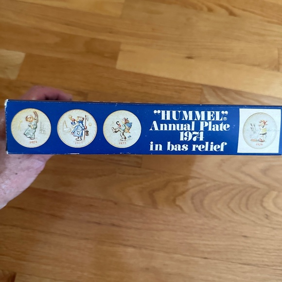1974 Annual Hummel Plate MJ Hummel Girl with Geese and Box - Picture 11 of 12